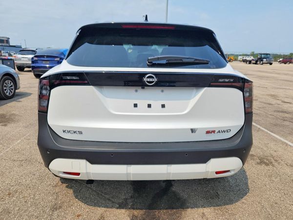 2025 NISSAN KICKS SR