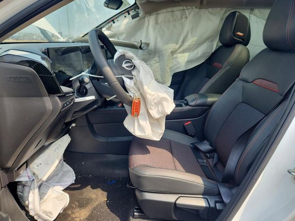 2025 NISSAN KICKS SR