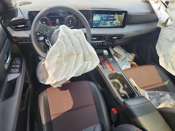 2025 NISSAN KICKS SR