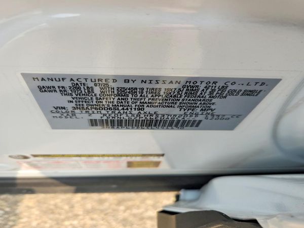 2025 NISSAN KICKS SR