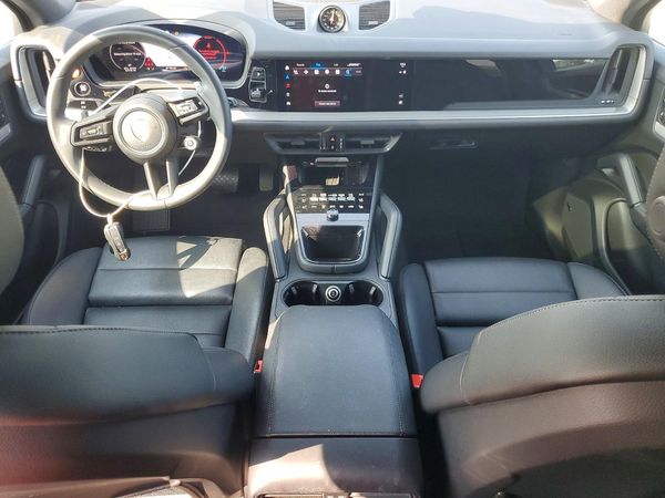 2025 PORSCHE CAYENNE