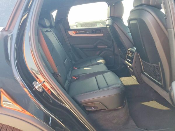 2025 PORSCHE CAYENNE