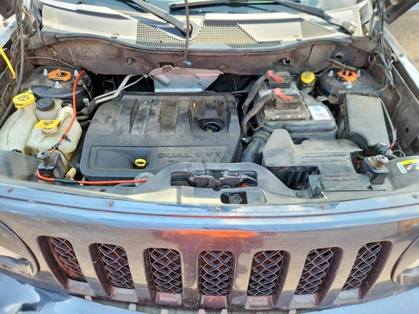 2014 JEEP PATRIOT Limited — Engine bay