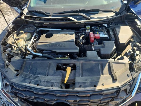 2023 NISSAN ROGUE S — Engine bay