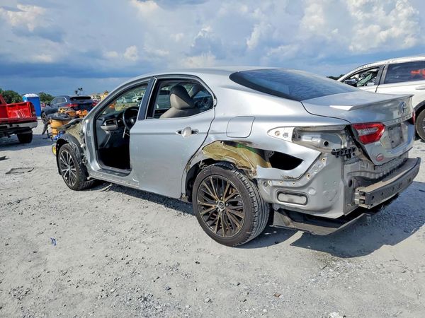 2018 TOYOTA CAMRY