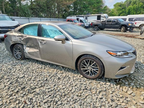 2018 LEXUS ES