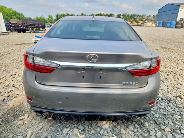 2018 LEXUS ES