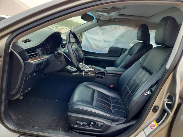 2018 LEXUS ES