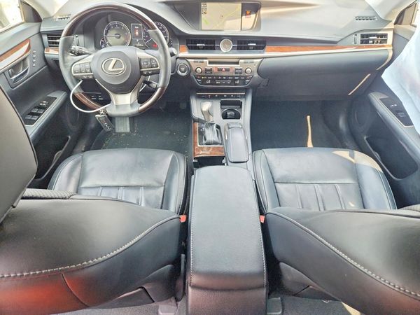 2018 LEXUS ES