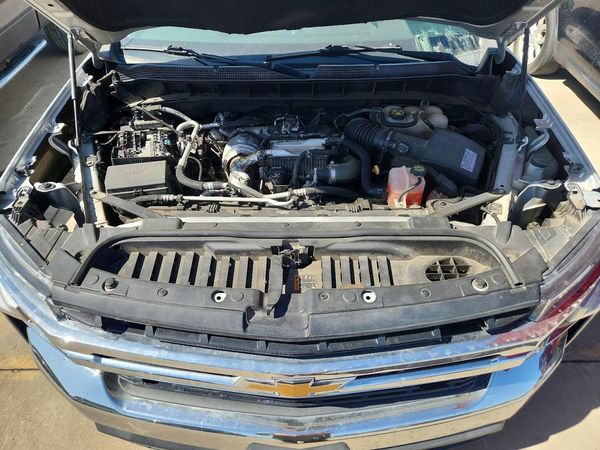 2020 CHEVROLET SILVERADO LT — Engine bay
