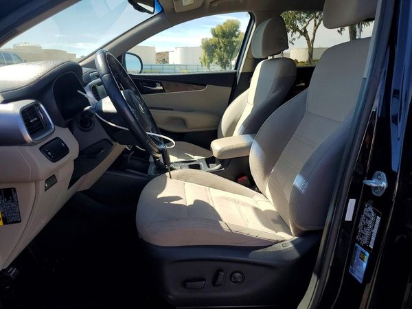 2017 KIA SORENTO L, LX