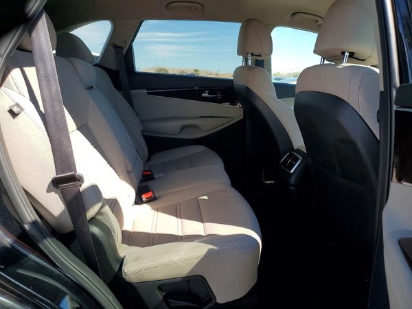 2017 KIA SORENTO L, LX