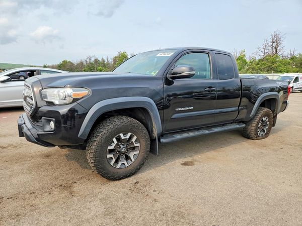 2017 TOYOTA TACOMA