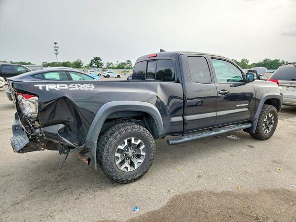 2017 TOYOTA TACOMA
