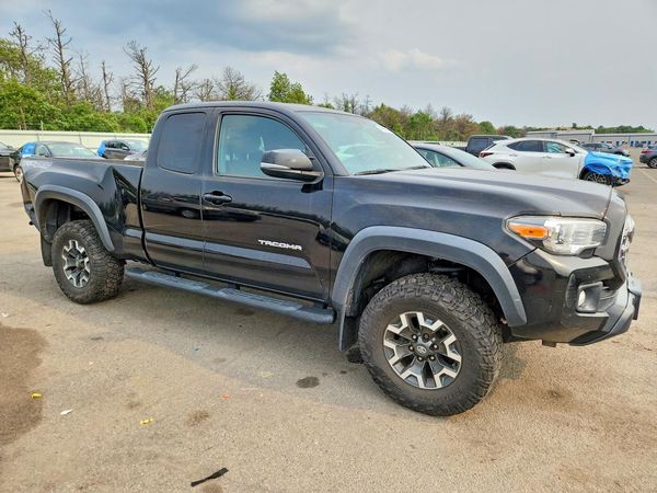 2017 TOYOTA TACOMA