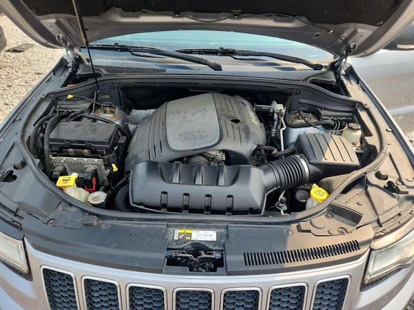 2014 JEEP CHEROKEE Overland — Engine bay