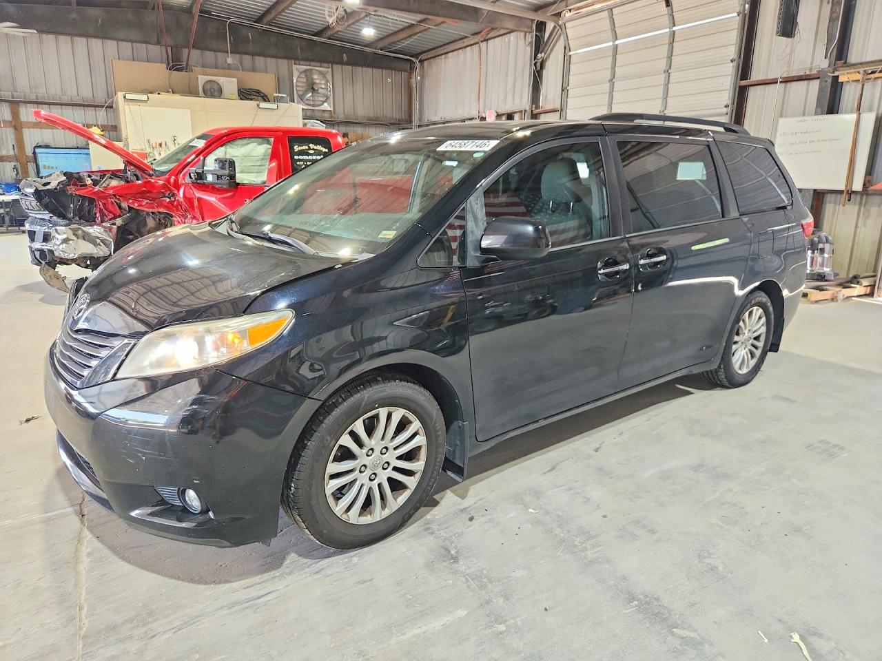 2015 TOYOTA SIENNA