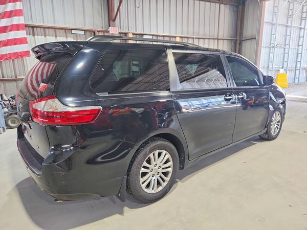 2015 TOYOTA SIENNA