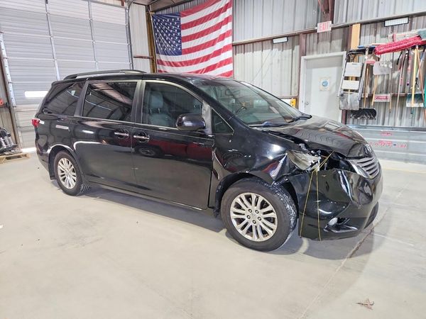 2015 TOYOTA SIENNA