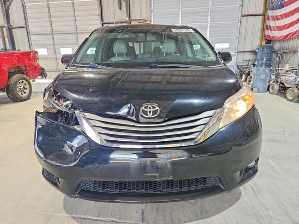 2015 TOYOTA SIENNA