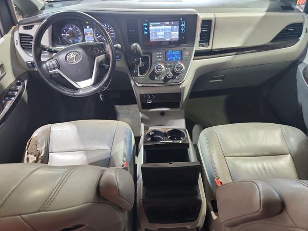 2015 TOYOTA SIENNA