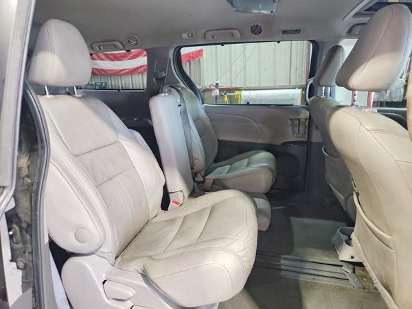 2015 TOYOTA SIENNA