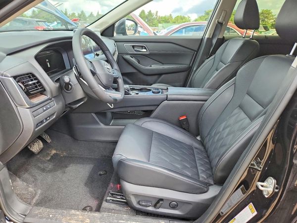 2026 NISSAN ROGUE Platinum — DENT