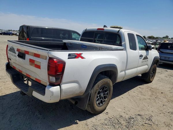 2022 TOYOTA TACOMA SR5
