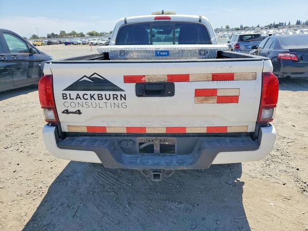 2022 TOYOTA TACOMA SR5