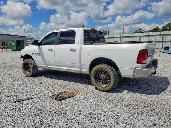 2015 RAM 1500 SLT CREW CAB 4X4