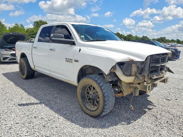 2015 RAM 1500 SLT CREW CAB 4X4