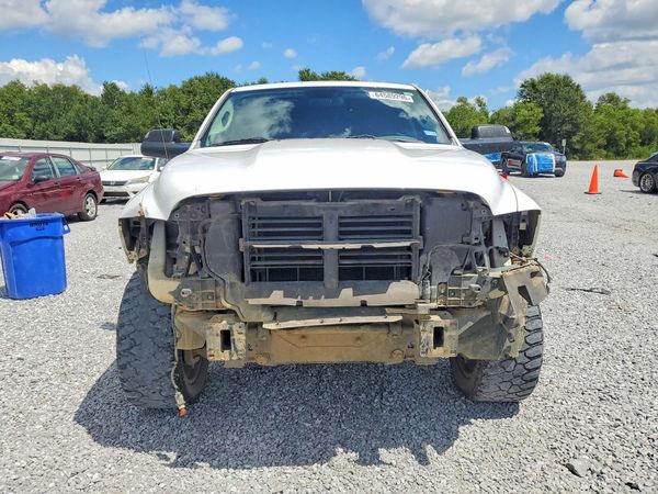 2015 RAM 1500 SLT CREW CAB 4X4