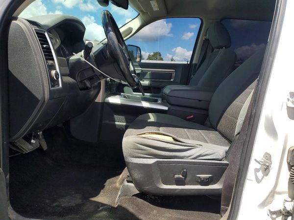 2015 RAM 1500 SLT CREW CAB 4X4