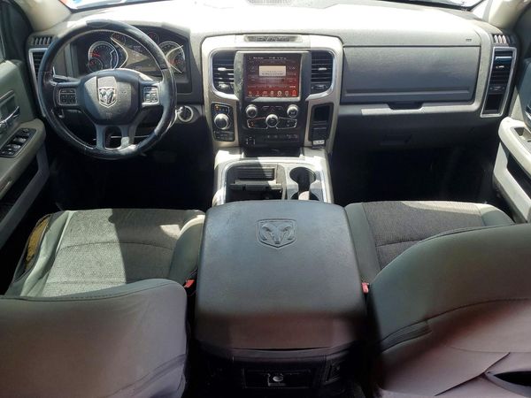 2015 RAM 1500 SLT CREW CAB 4X4