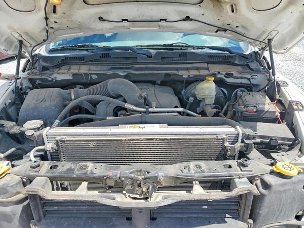 2015 RAM 1500 SLT CREW CAB 4X4