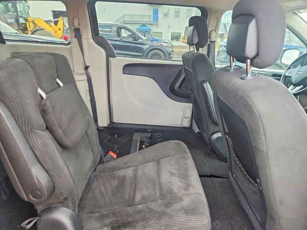 2016 DODGE GRAND CARAVAN SE