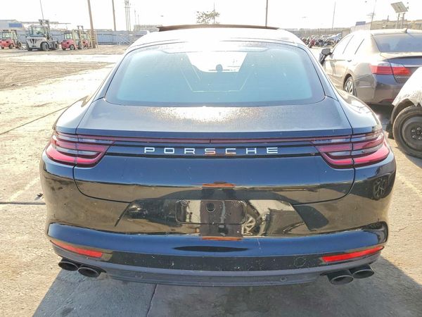 2018 PORSCHE PANAMERA Base / 4