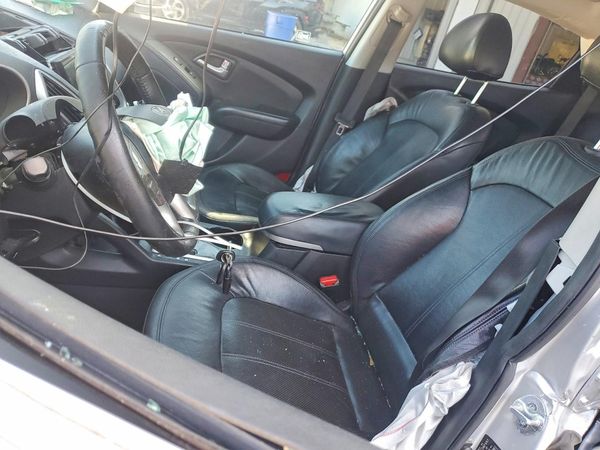 2012 HYUNDAI TUCSON GLS — DENT