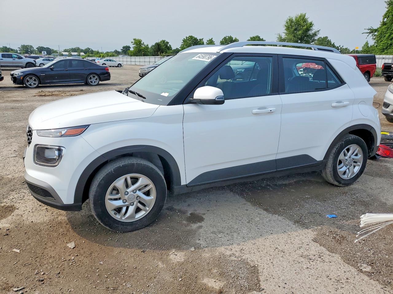 2024 HYUNDAI VENUE SEL / Limited — Front 3/4