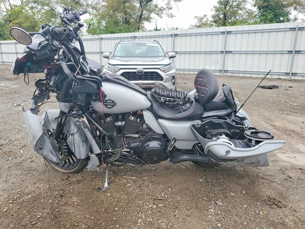 2015 HARLEY-DAVIDSON FL