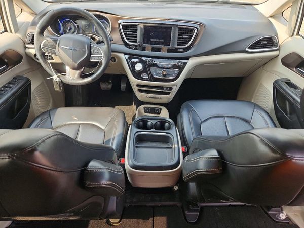2020 CHRYSLER VOYAGER LXI