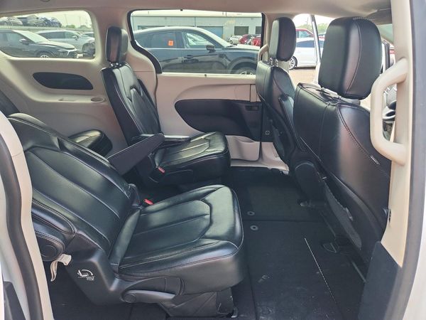 2020 CHRYSLER VOYAGER LXI