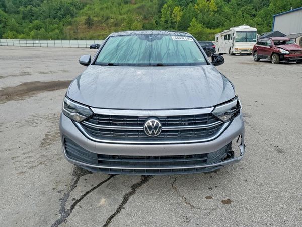2023 VOLKSWAGEN JETTA SE w/ Sunroof