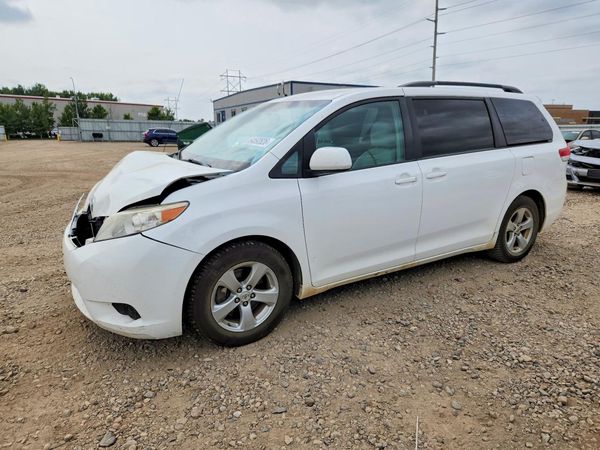 2012 TOYOTA SIENNA