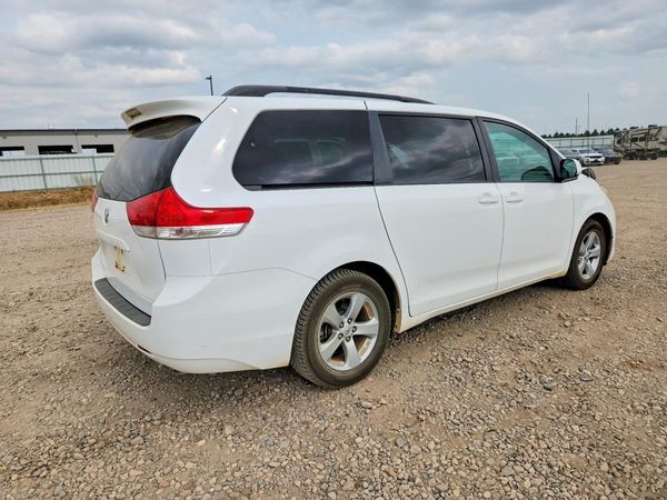 2012 TOYOTA SIENNA