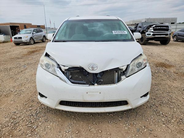 2012 TOYOTA SIENNA