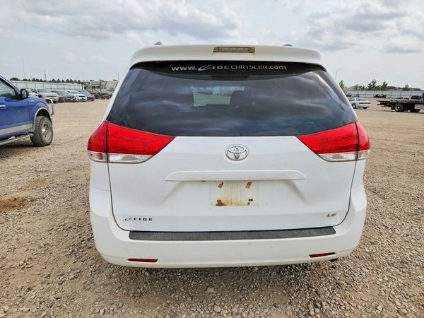 2012 TOYOTA SIENNA
