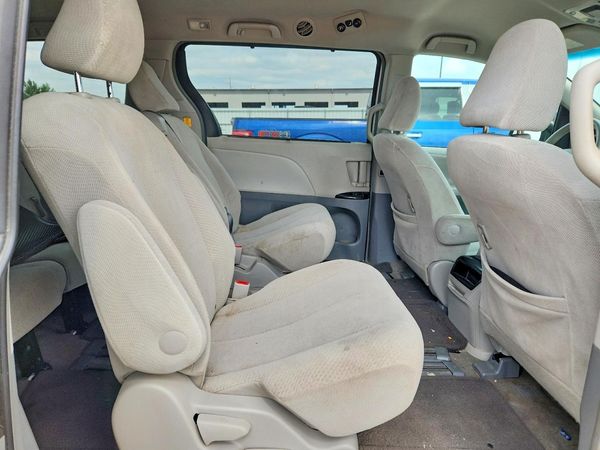 2012 TOYOTA SIENNA