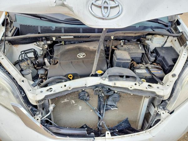 2012 TOYOTA SIENNA