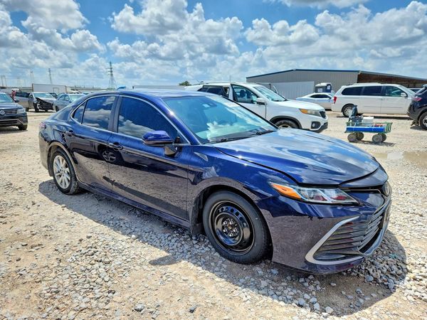 2022 TOYOTA CAMRY LE